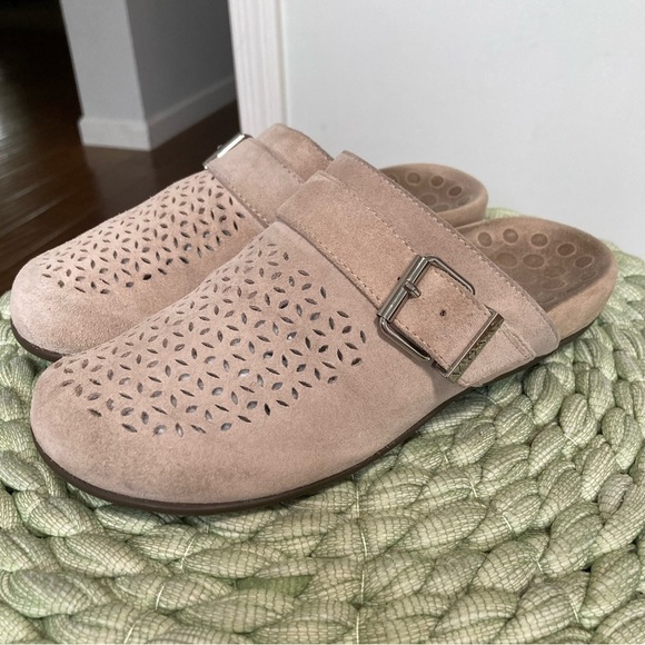 Vionic Moca Nude Cream Floral Perforated Suede Slip On Clog Mule Comfort Shoe - Picture 5 of 8